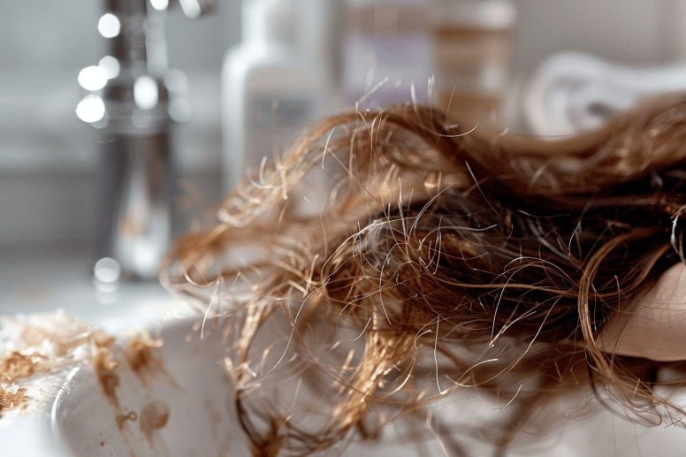 Les cheveux brûlés peuvent-ils être réparés ?